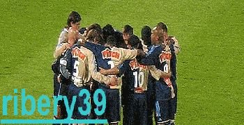 Alex Fergusson, le manager de Manchester United &eacute;tait pr&eacute;sent dans les tribunes de Gerland, mardi soir. Accompagn&eacute; de son fils, agent de joueurs, 